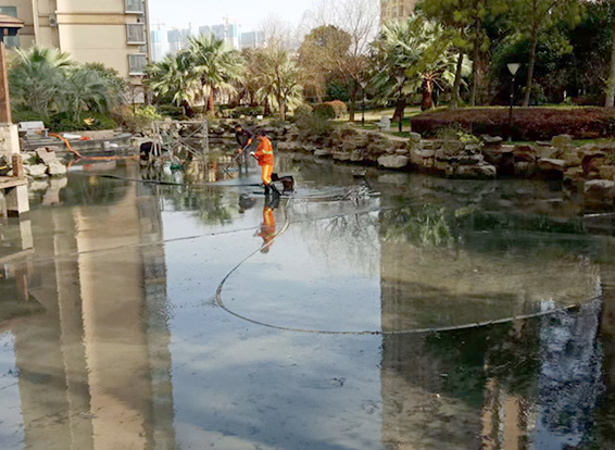 西陵景观池淤泥清理